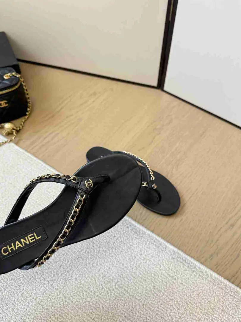 B8155 𝐂𝐇*𝐍𝐄𝐋人字拖鞋   码数：35-39 gallery