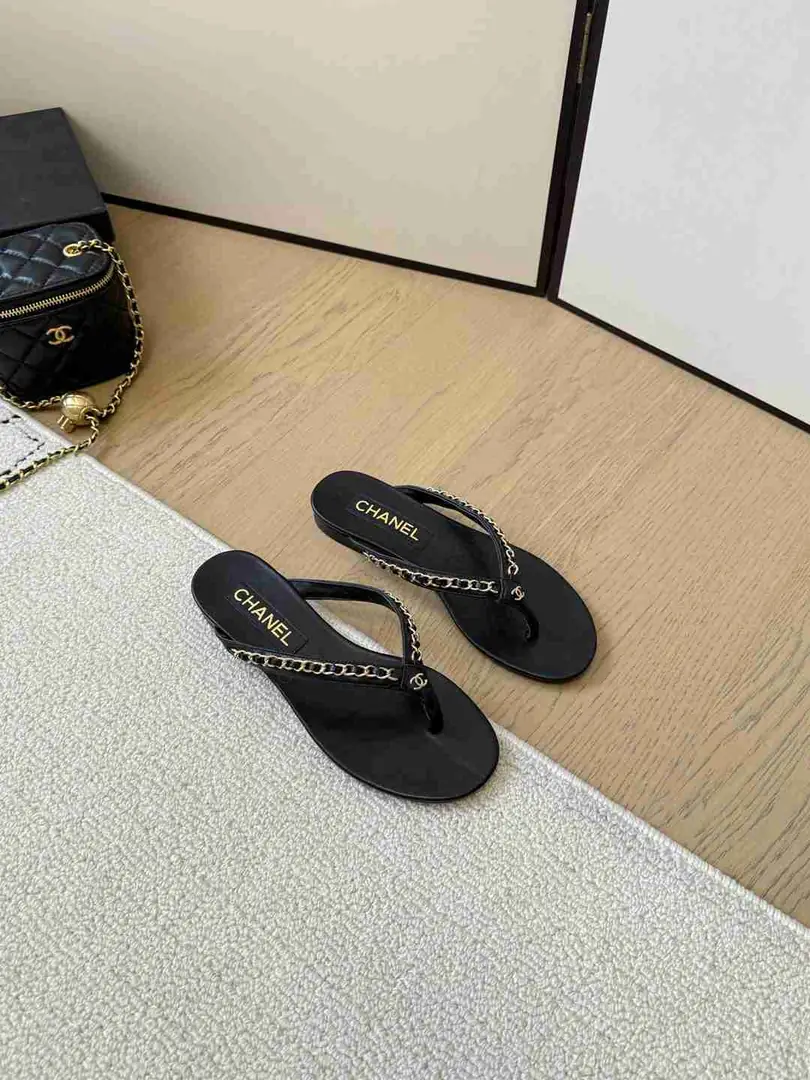 B8155 𝐂𝐇*𝐍𝐄𝐋人字拖鞋   码数：35-39 gallery