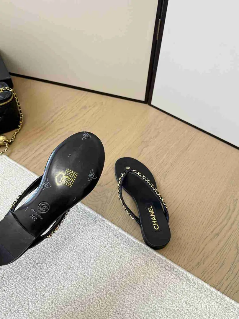 B8155 𝐂𝐇*𝐍𝐄𝐋人字拖鞋   码数：35-39 gallery