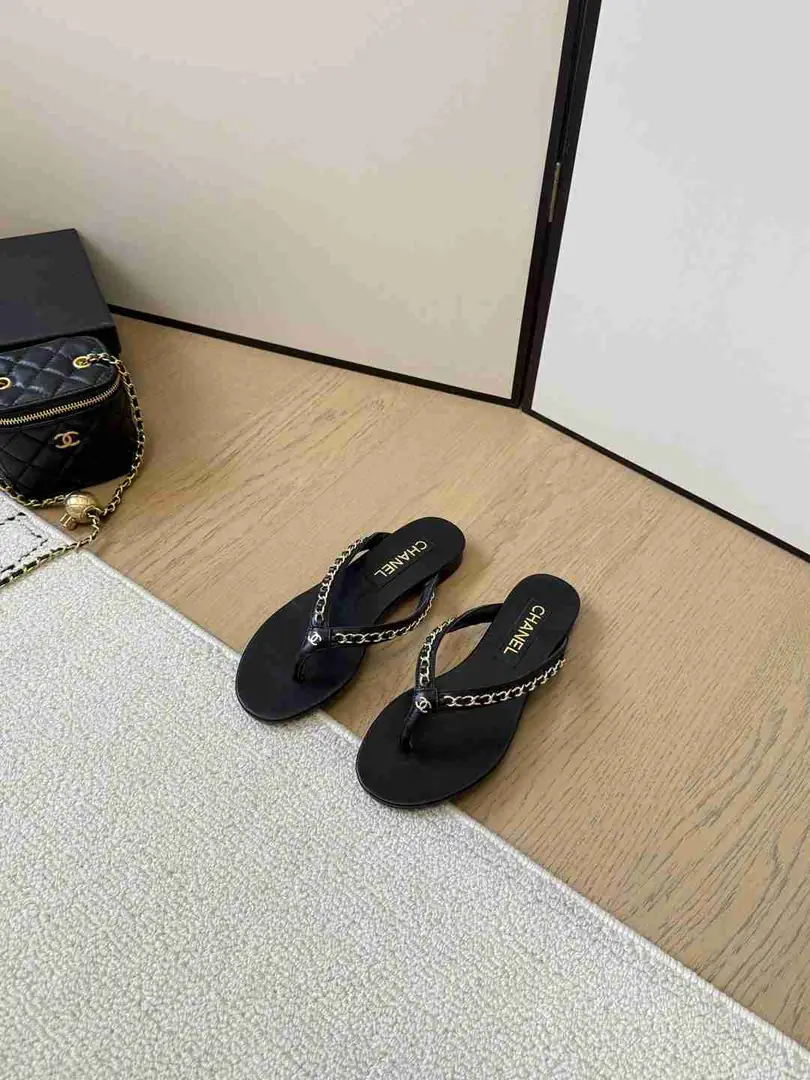 B8155 𝐂𝐇*𝐍𝐄𝐋人字拖鞋   码数：35-39 gallery