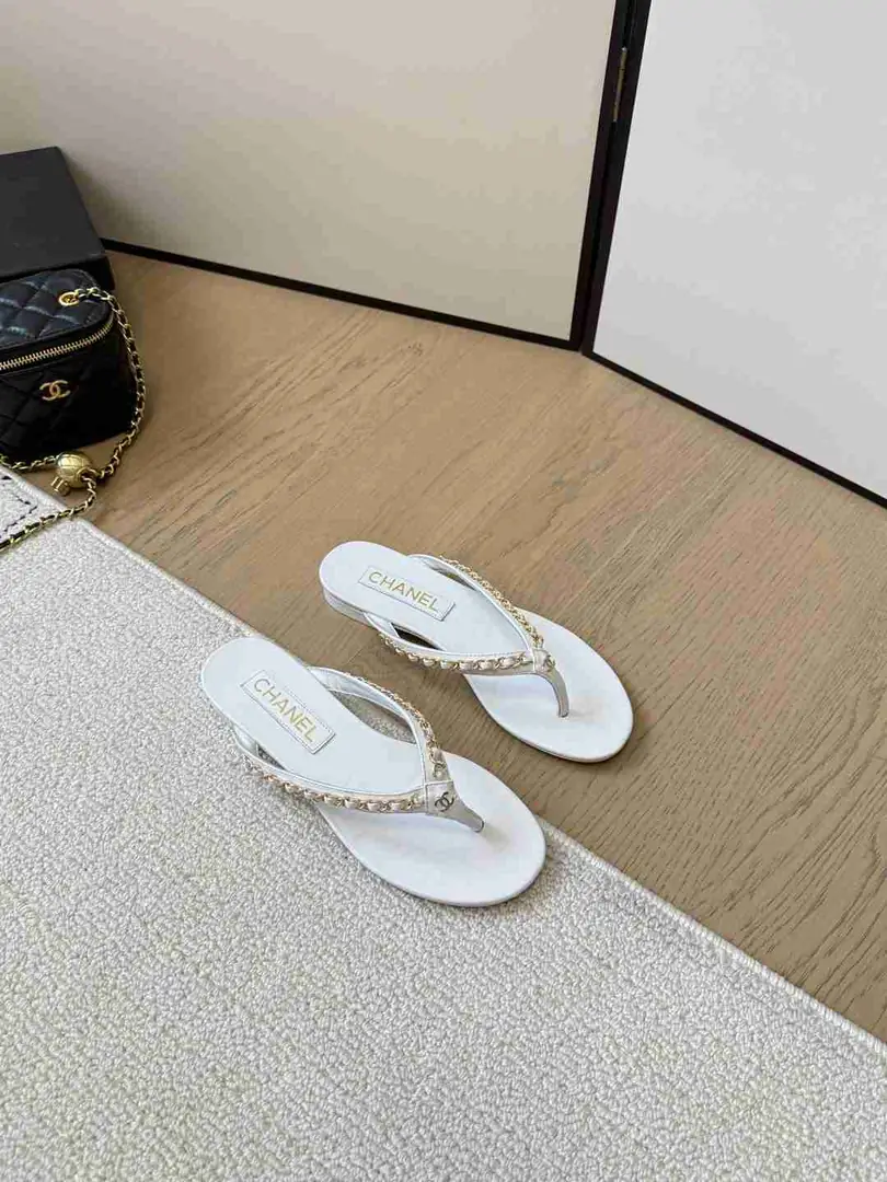 B8155 𝐂𝐇*𝐍𝐄𝐋人字拖鞋   码数：35-39 gallery