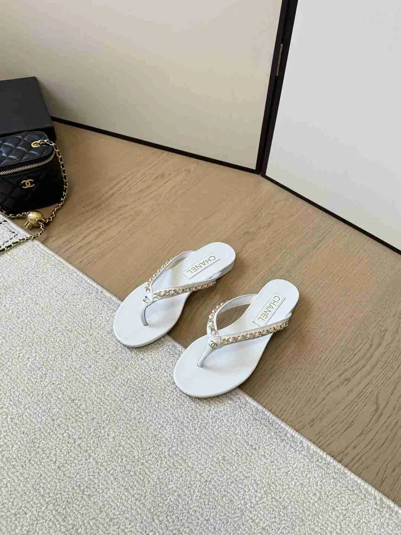 B8155 𝐂𝐇*𝐍𝐄𝐋人字拖鞋   码数：35-39 gallery