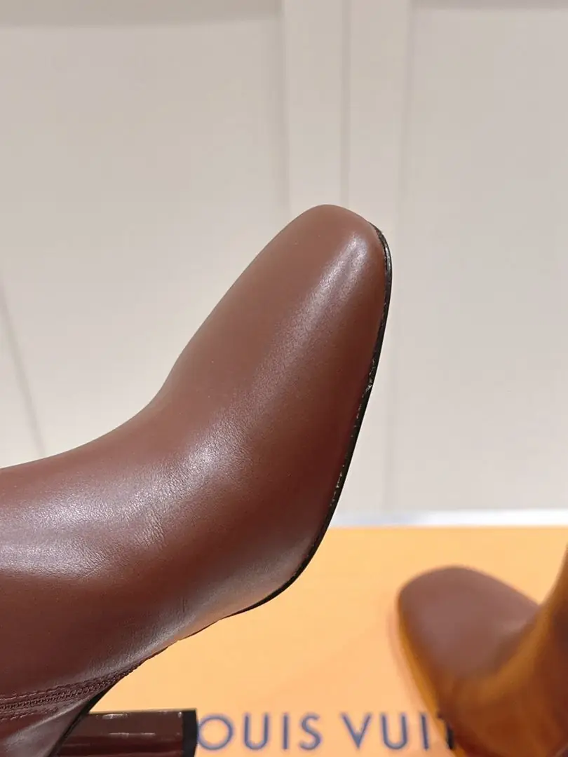 B8170440 ✨LV 短靴🖤 gallery