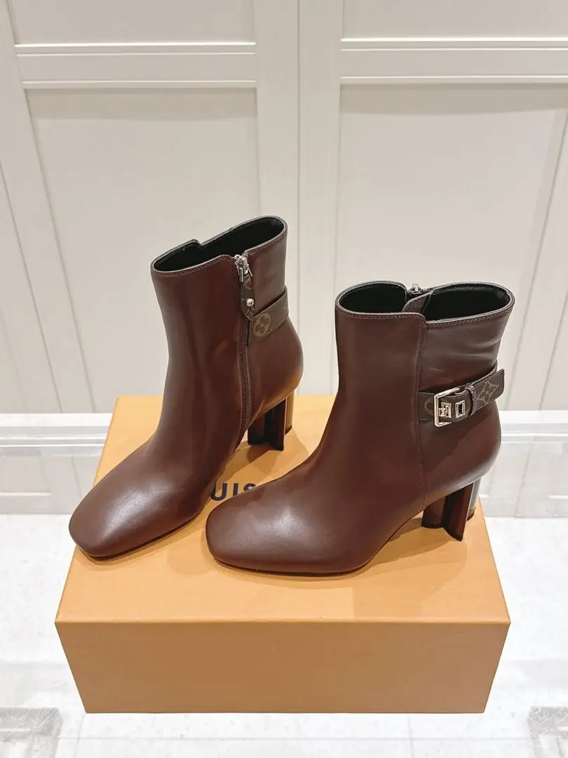 B8170440 ✨LV 短靴🖤 gallery