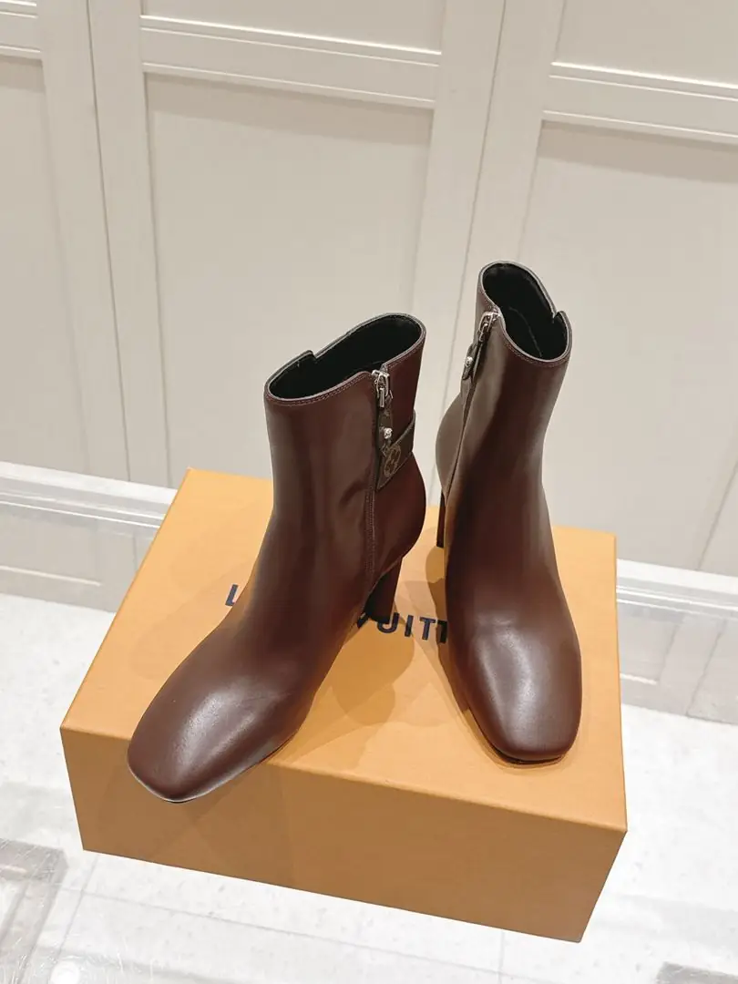 B8170440 ✨LV 短靴🖤 gallery