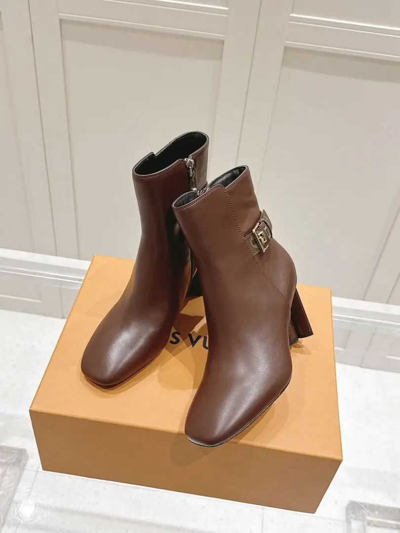 B8170440 ✨LV 短靴🖤 gallery