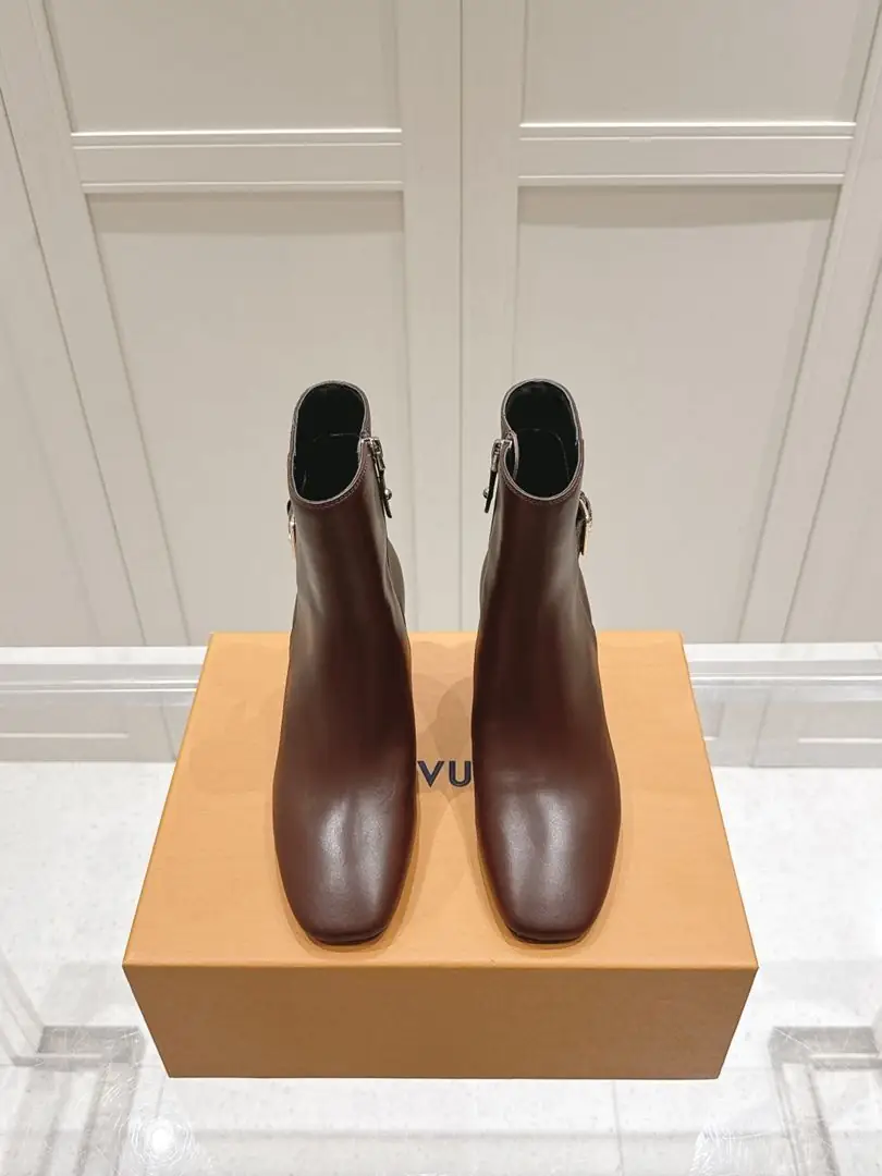 B8170440 ✨LV 短靴🖤 gallery
