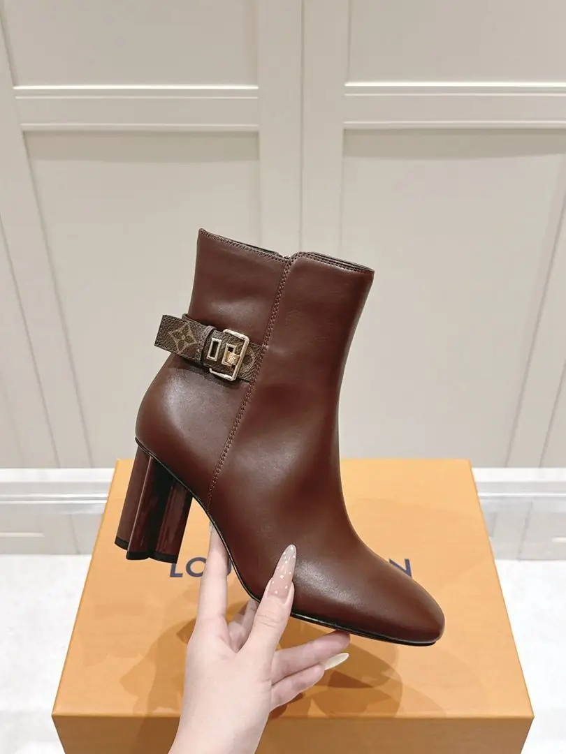 B8170440 ✨LV 短靴🖤 gallery