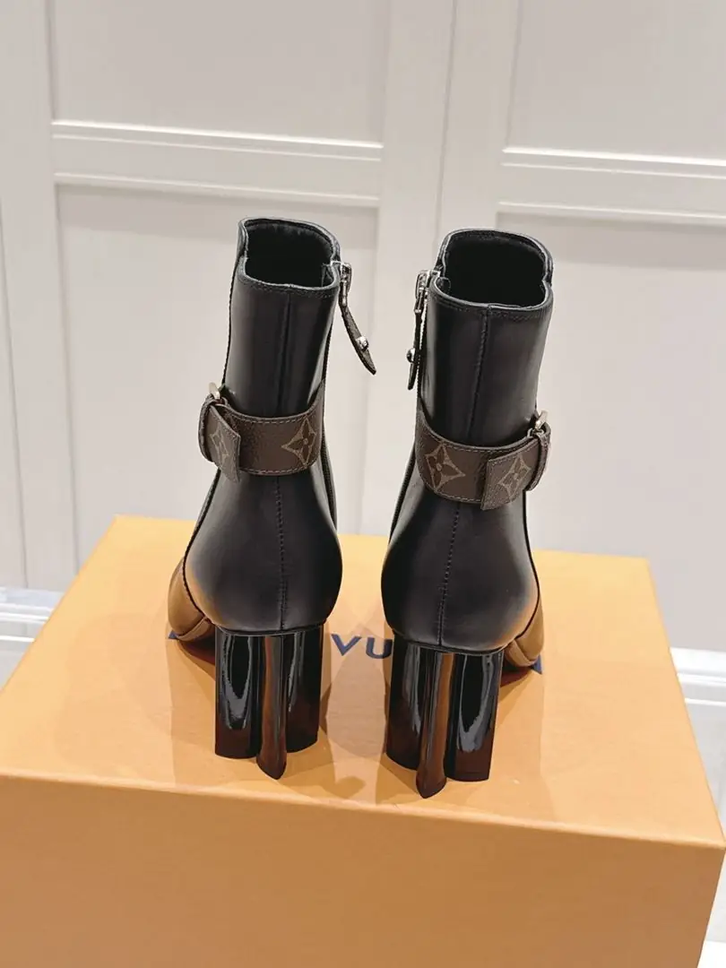 B8170440 ✨LV 短靴🖤 gallery