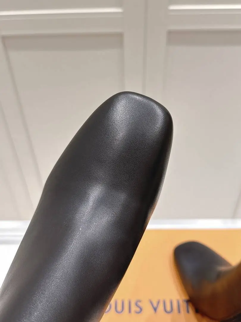 B8170440 ✨LV 短靴🖤 gallery