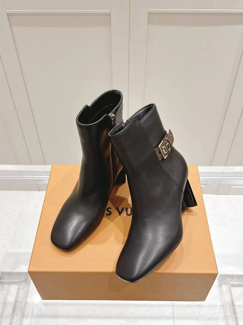 B8170440 ✨LV 短靴🖤 gallery