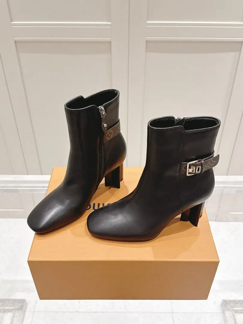 B8170440 ✨LV 短靴🖤 gallery