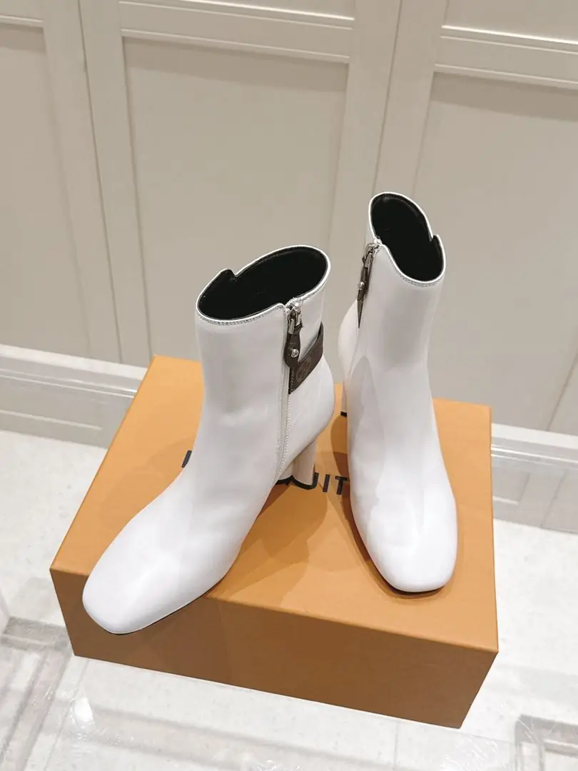 B8170440 ✨LV 短靴🖤 gallery