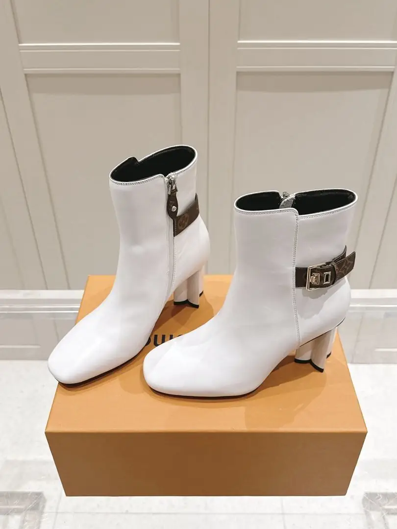 B8170440 ✨LV 短靴🖤 gallery