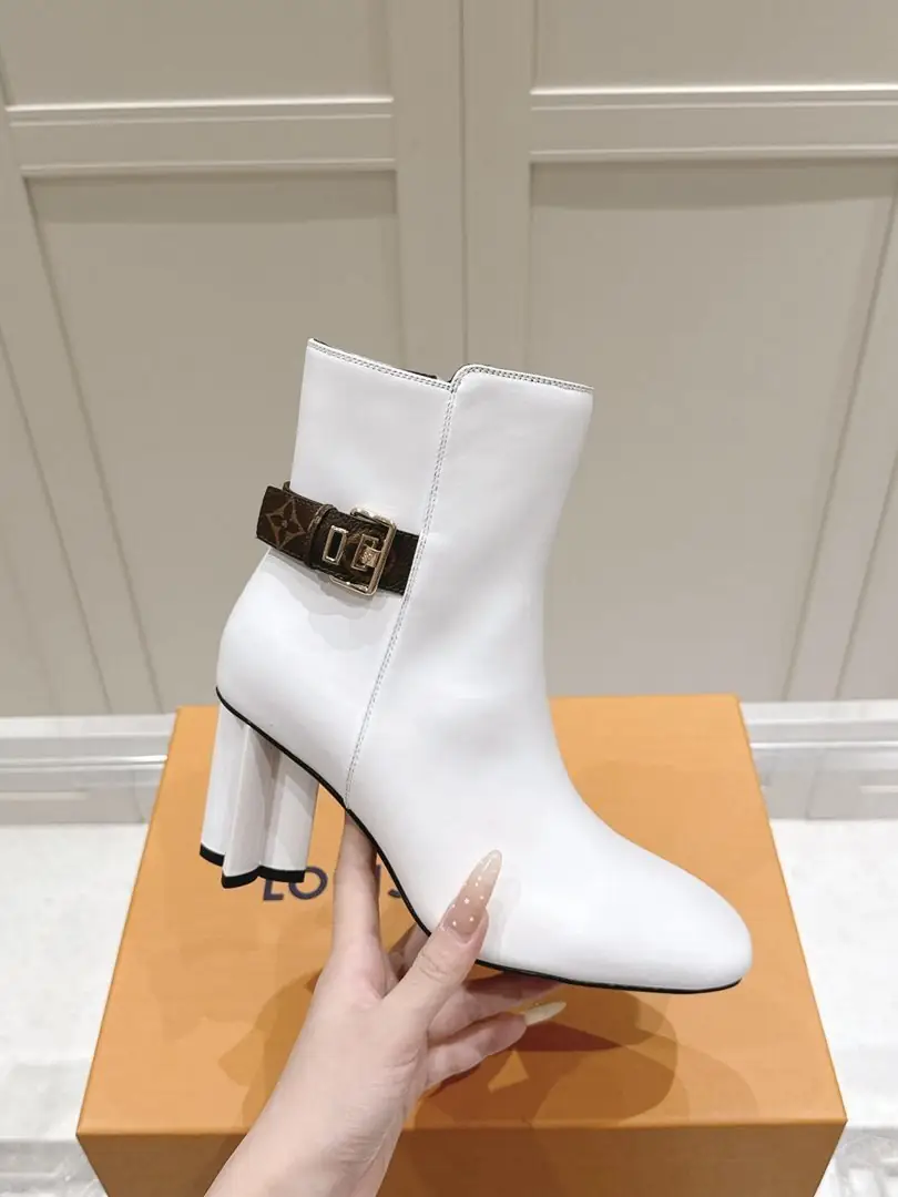 B8170440 ✨LV 短靴🖤 gallery