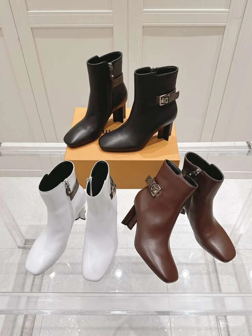 B8170440 ✨LV 短靴🖤 gallery