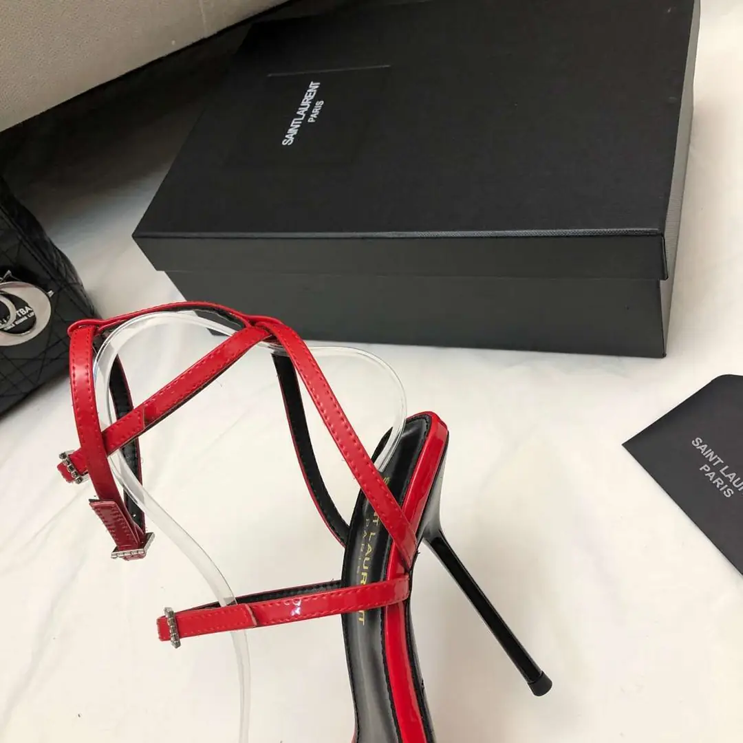 B8179300  圣罗兰时尚钻扣凉鞋 35-39 gallery