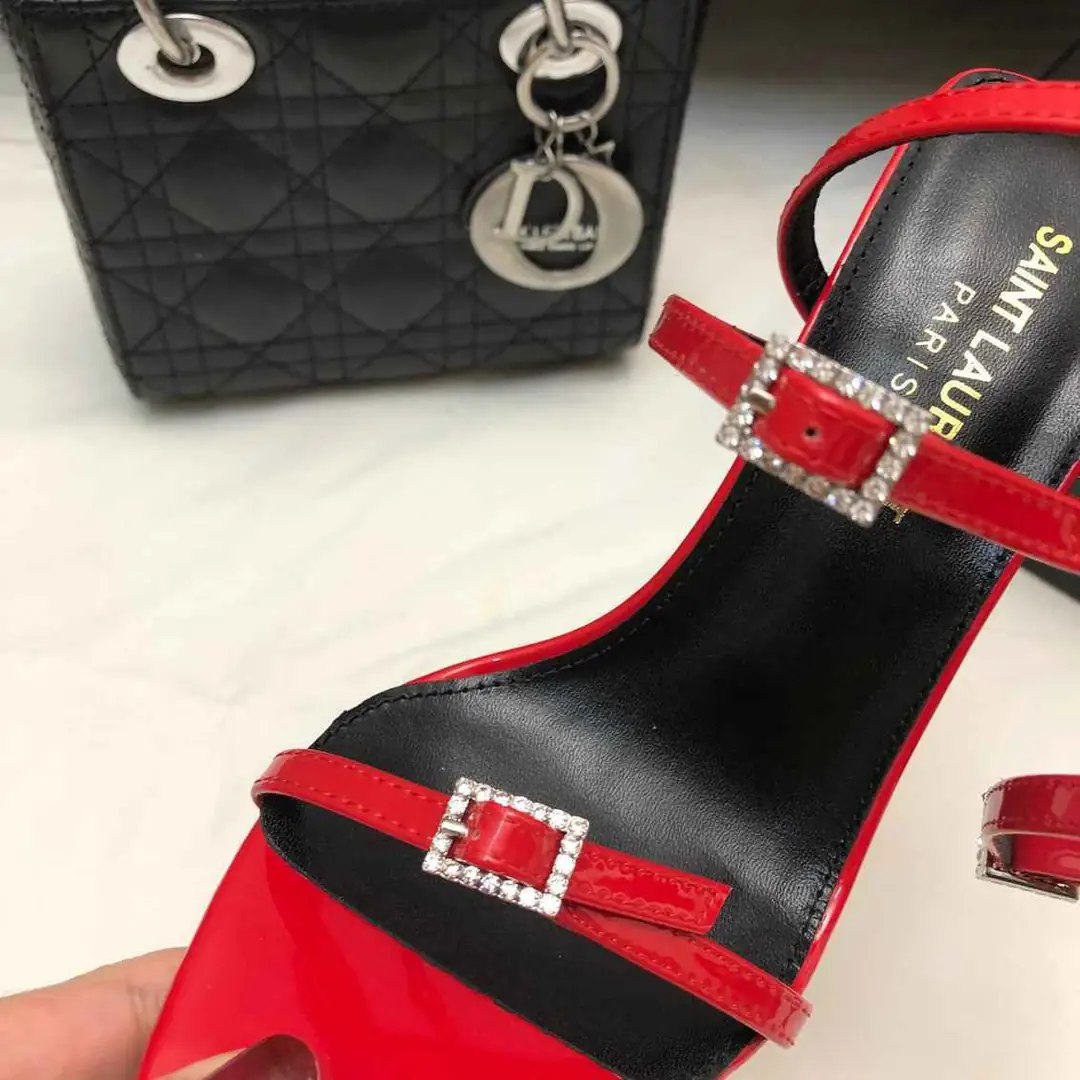 B8179300  圣罗兰时尚钻扣凉鞋 35-39 gallery