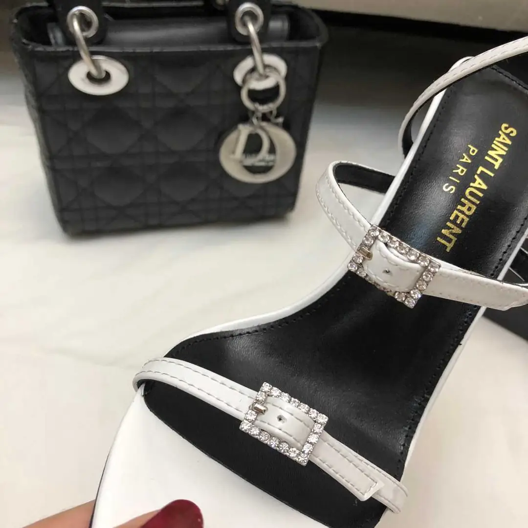 B8179300  圣罗兰时尚钻扣凉鞋 35-39 gallery