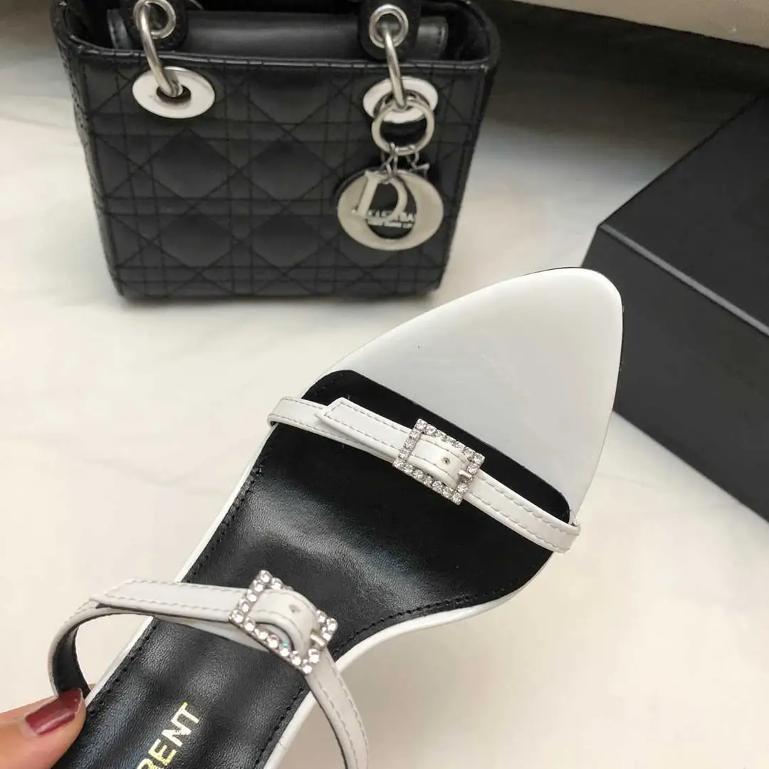 B8179300  圣罗兰时尚钻扣凉鞋 35-39 gallery