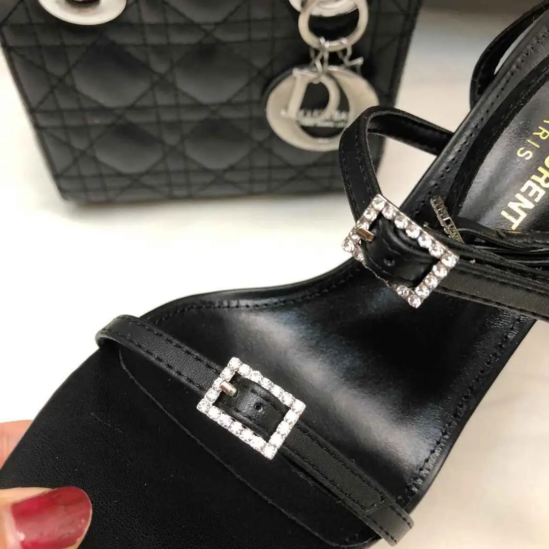 B8179300  圣罗兰时尚钻扣凉鞋 35-39 gallery