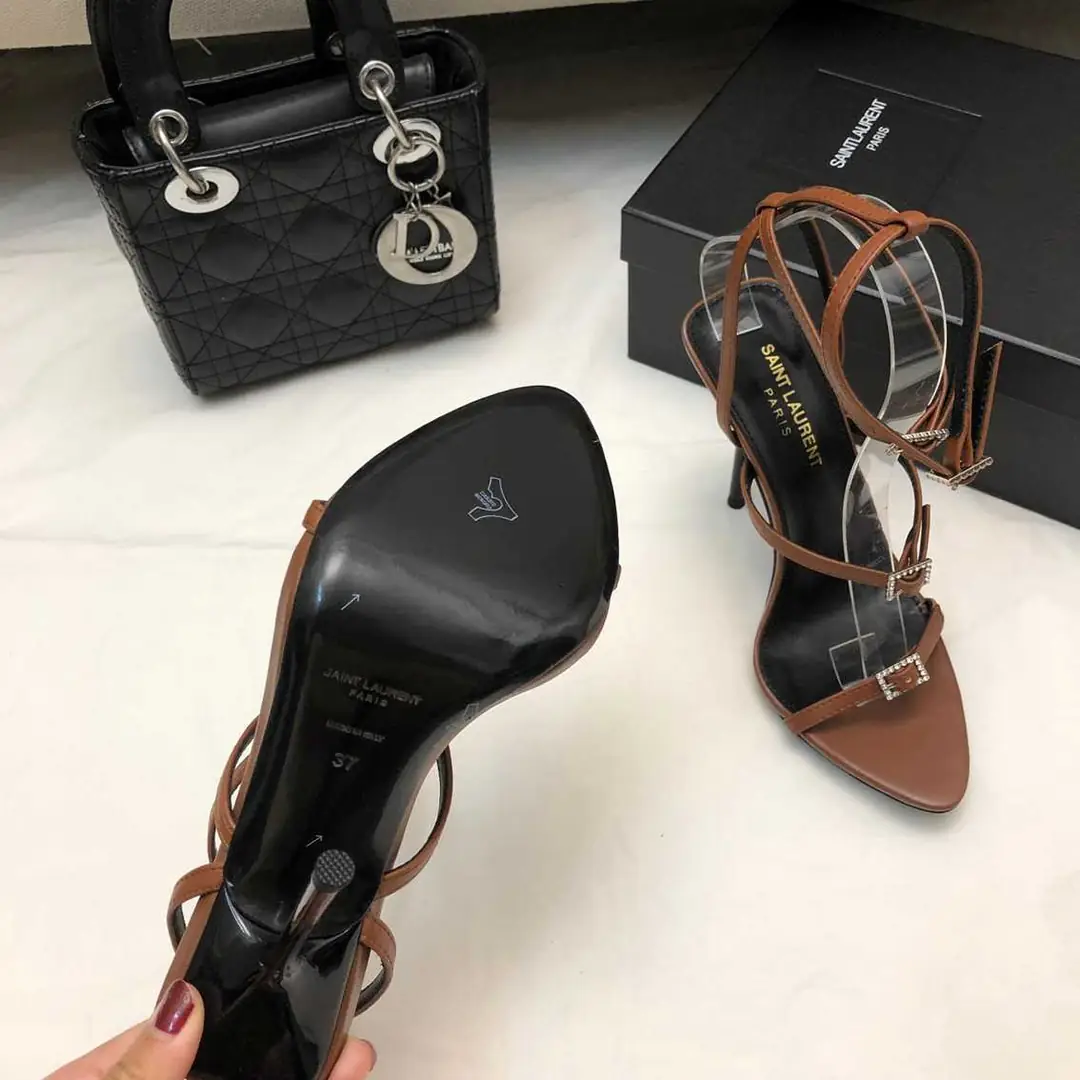 B8179300  圣罗兰时尚钻扣凉鞋 35-39 gallery