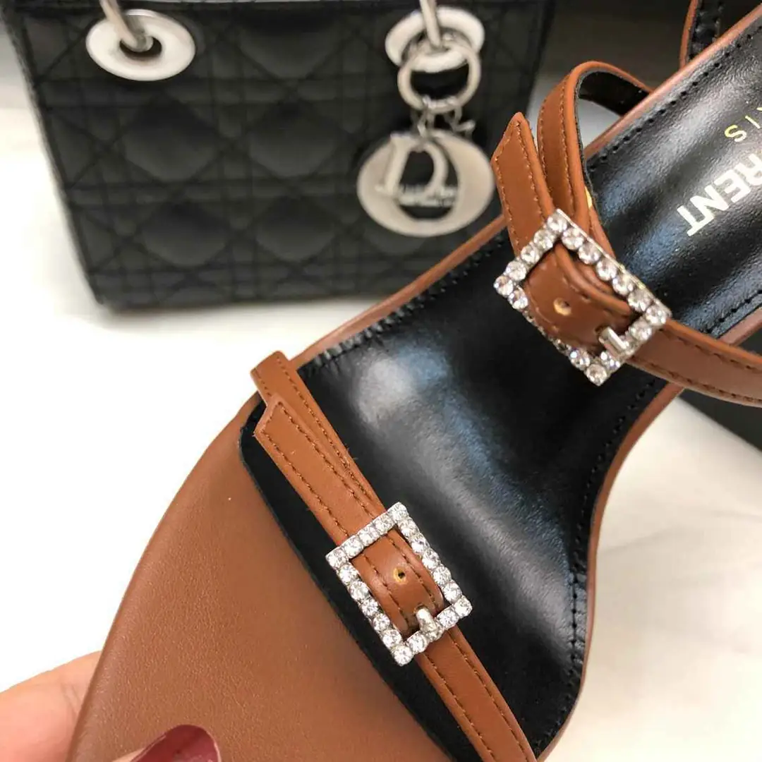 B8179300  圣罗兰时尚钻扣凉鞋 35-39 gallery