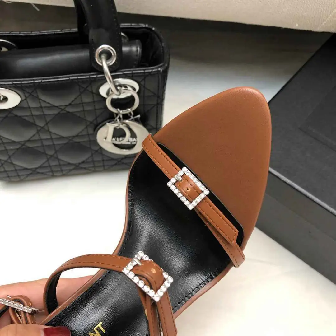 B8179300  圣罗兰时尚钻扣凉鞋 35-39 gallery