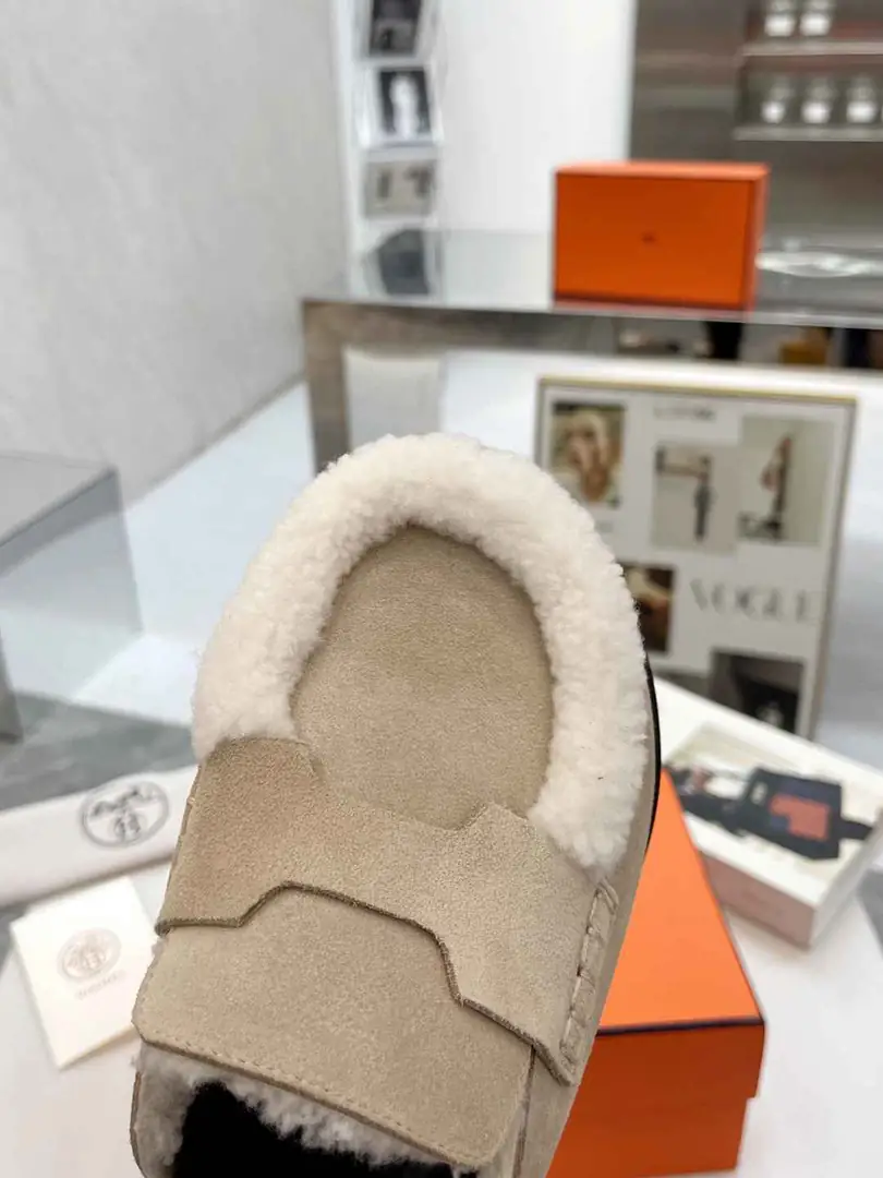 B8198240  爱马仕✨ 勃肯毛毛半拖鞋   码数35-40 gallery
