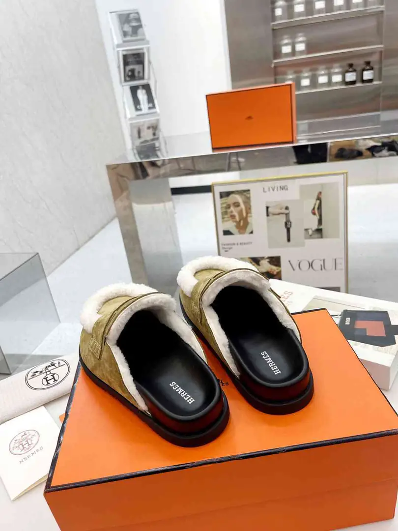 B8198240  爱马仕✨ 勃肯毛毛半拖鞋   码数35-40 gallery