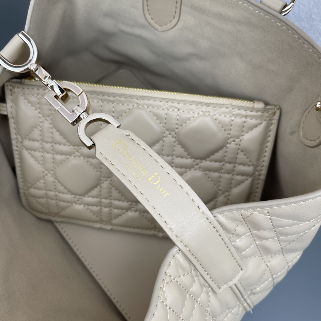 D520中号//28.5CM*19CM*21CM gallery