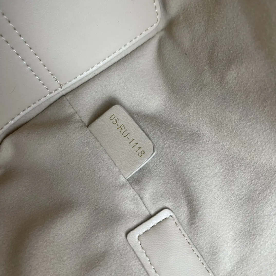 D520中号//28.5CM*19CM*21CM gallery