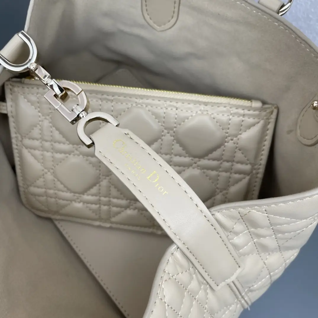 D520中号//28.5CM*19CM*21CM gallery