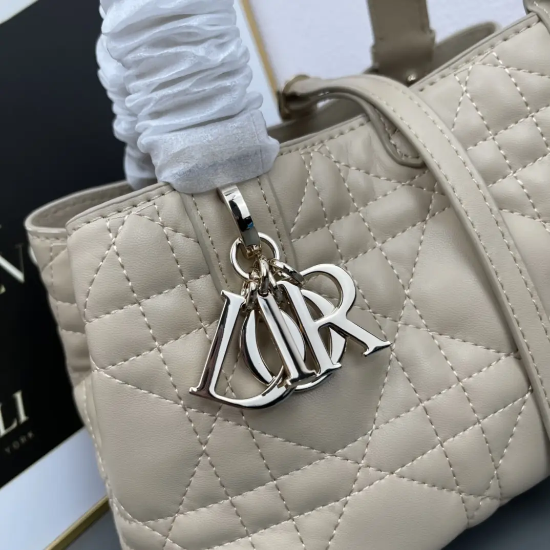 D520中号//28.5CM*19CM*21CM gallery