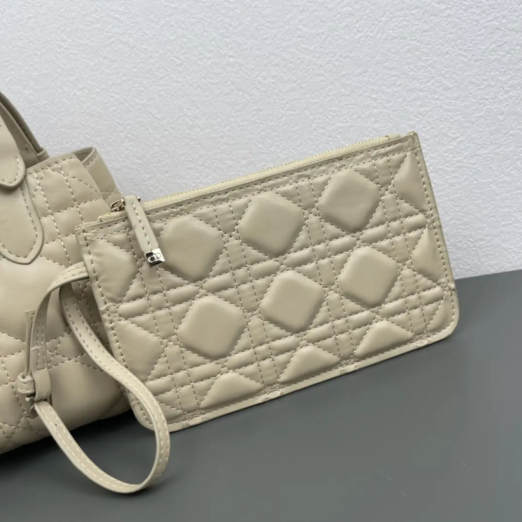 D520中号//28.5CM*19CM*21CM gallery