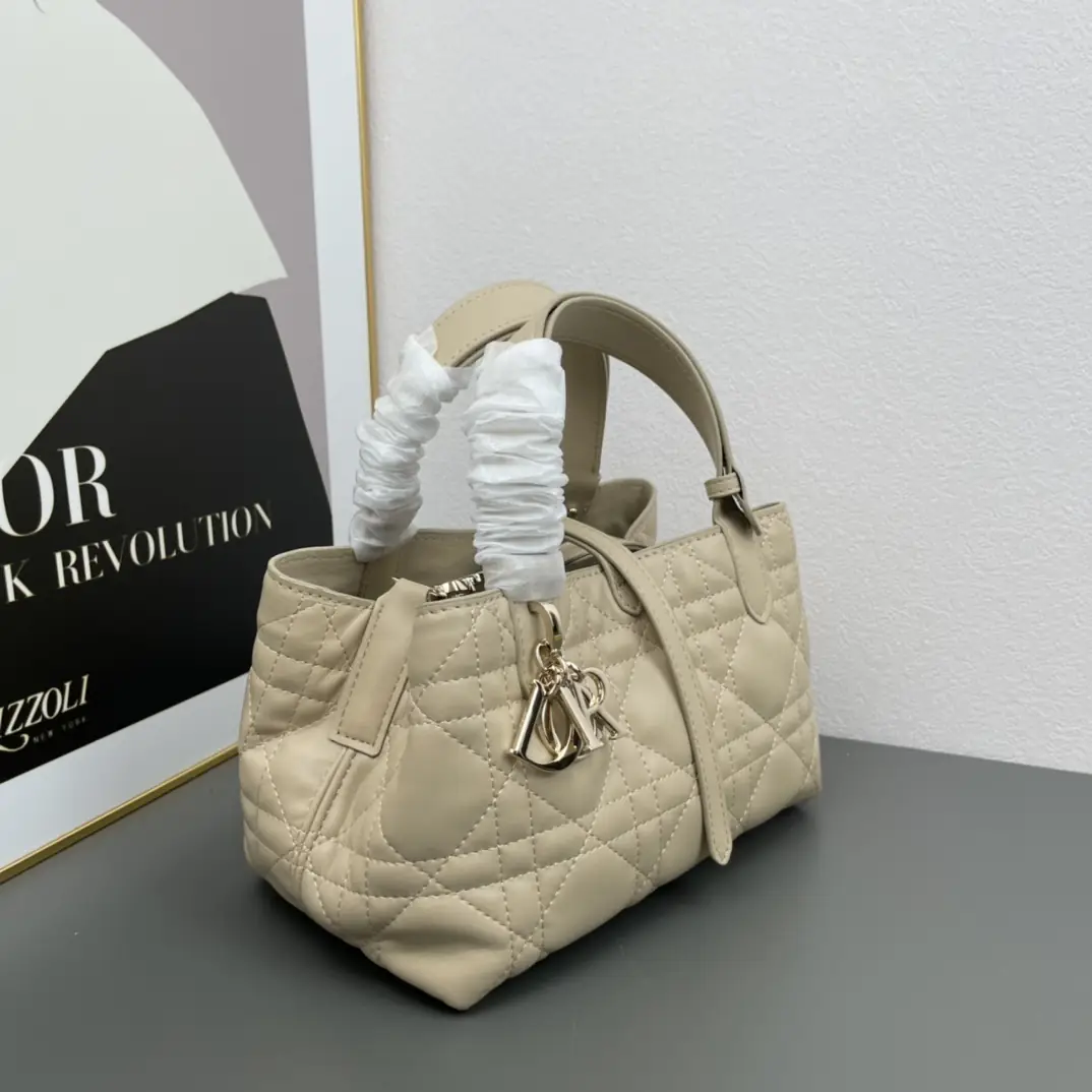 D520中号//28.5CM*19CM*21CM gallery