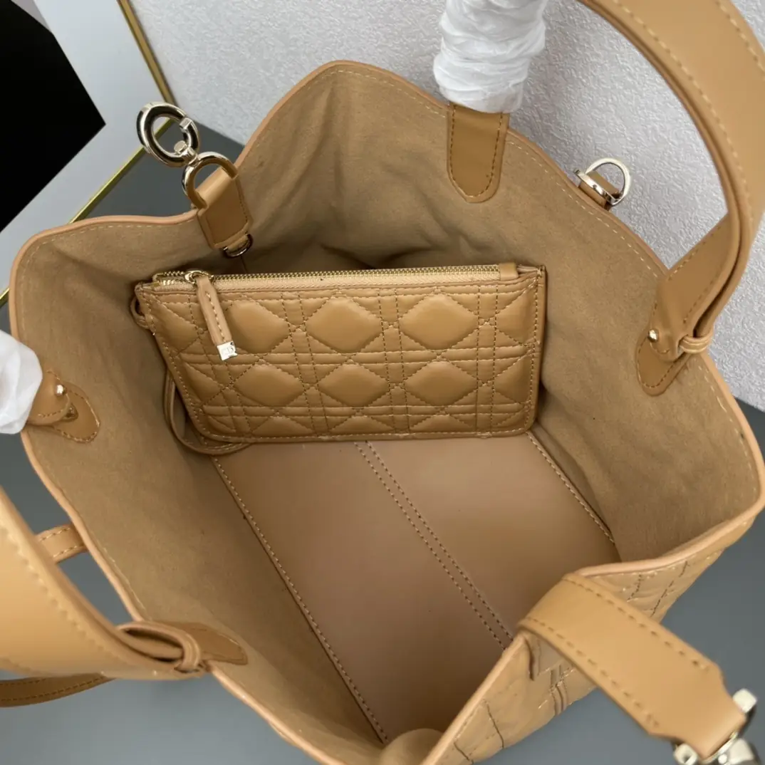 D520中号//28.5CM*19CM*21CM gallery