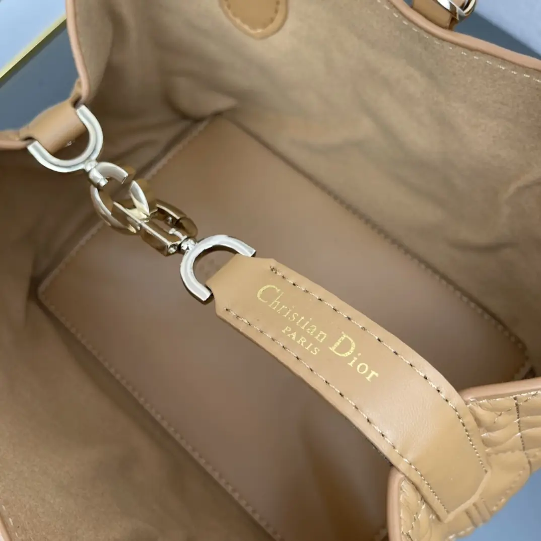 D520中号//28.5CM*19CM*21CM gallery