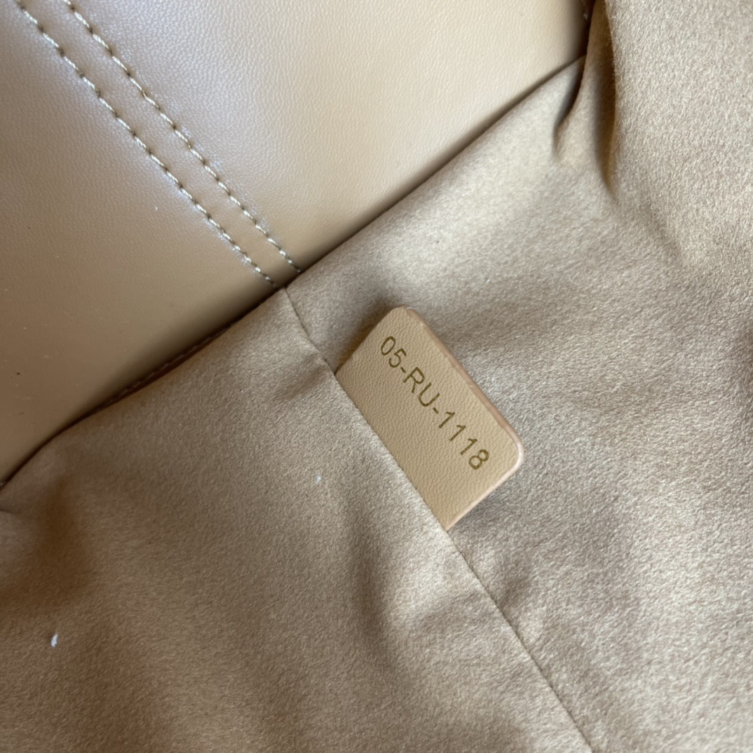 D520中号//28.5CM*19CM*21CM gallery