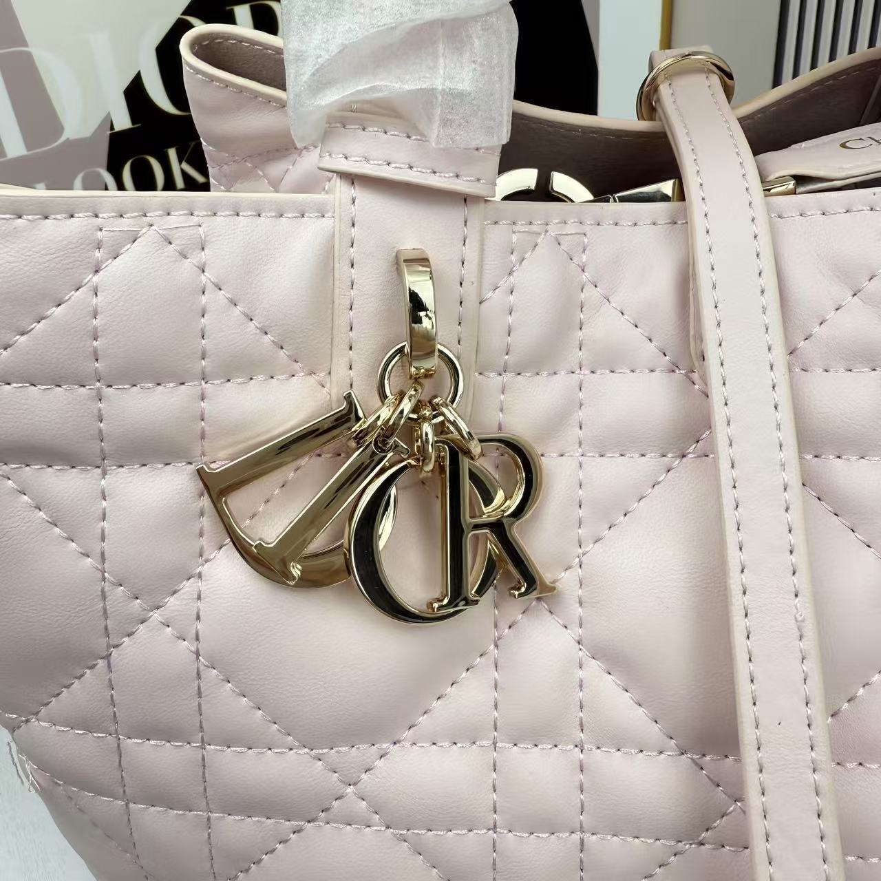 D520中号//28.5CM*19CM*21CM gallery