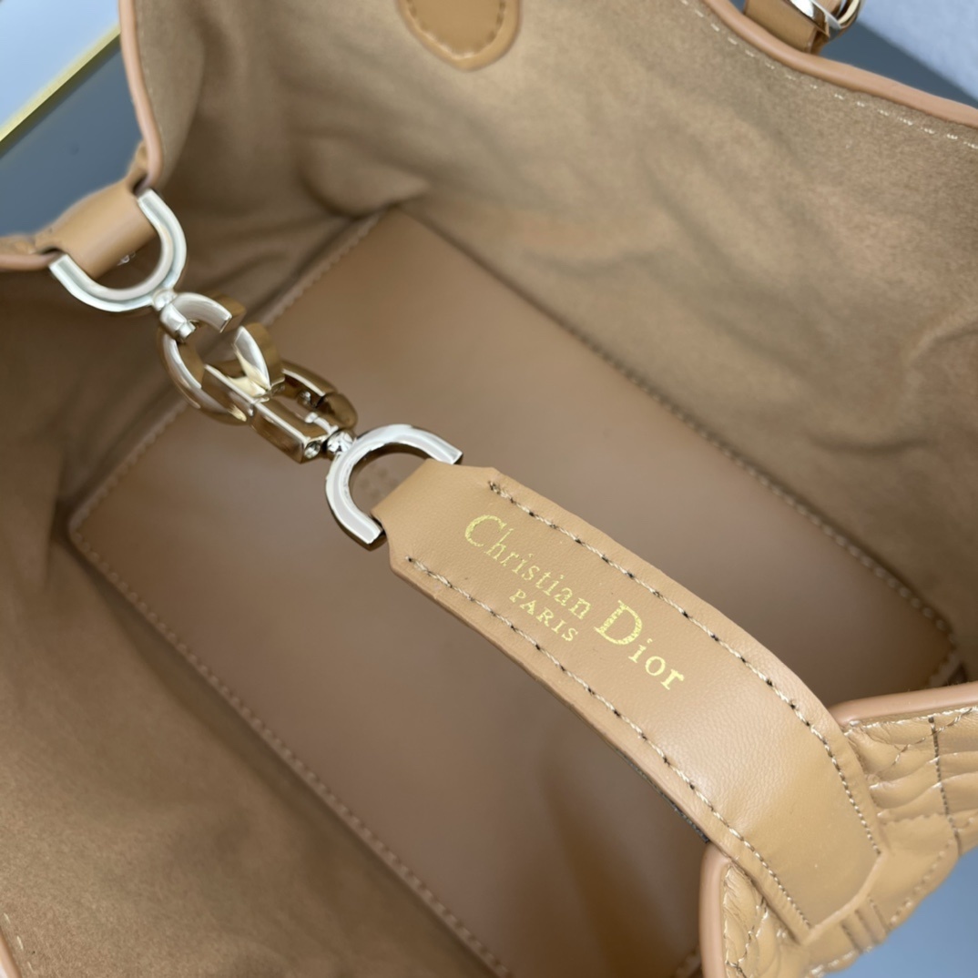 D520中号//28.5CM*19CM*21CM gallery