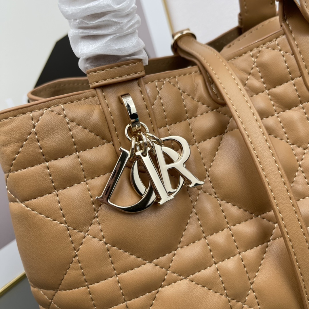 D520中号//28.5CM*19CM*21CM gallery