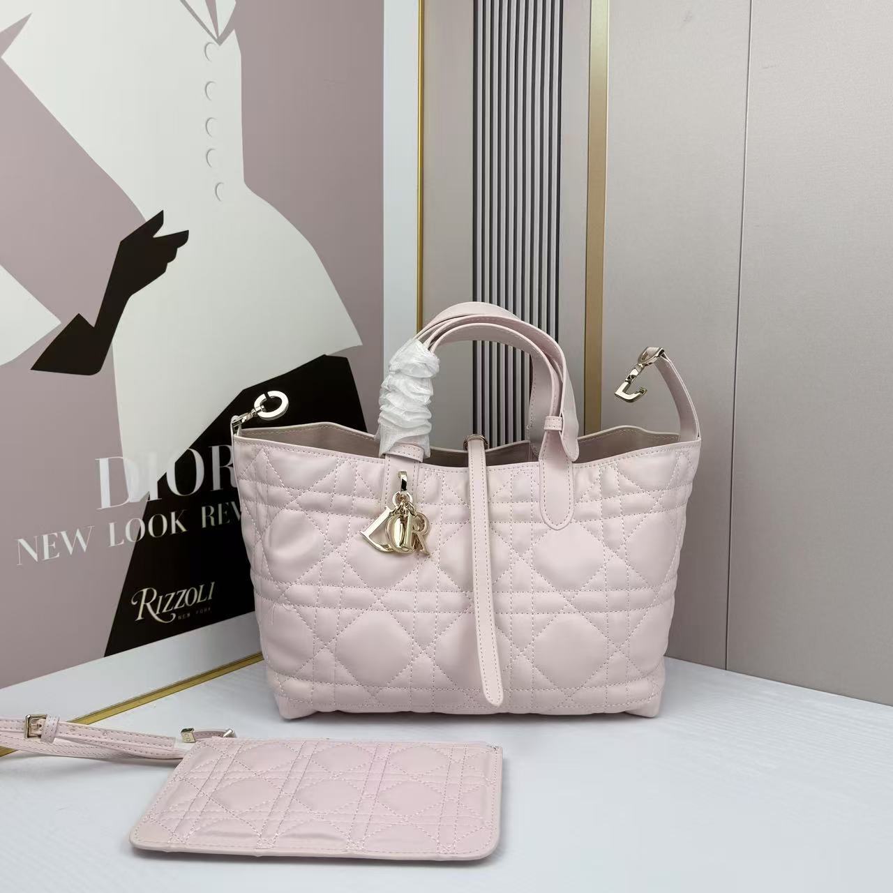 D520中号//28.5CM*19CM*21CM gallery