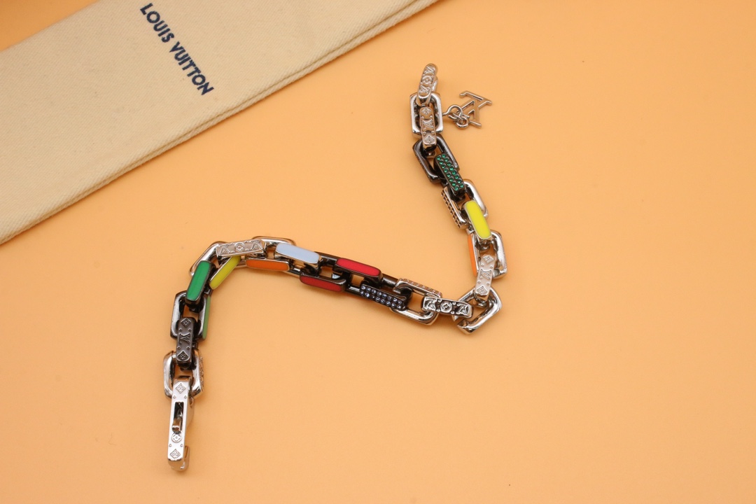 L024  necklace gallery