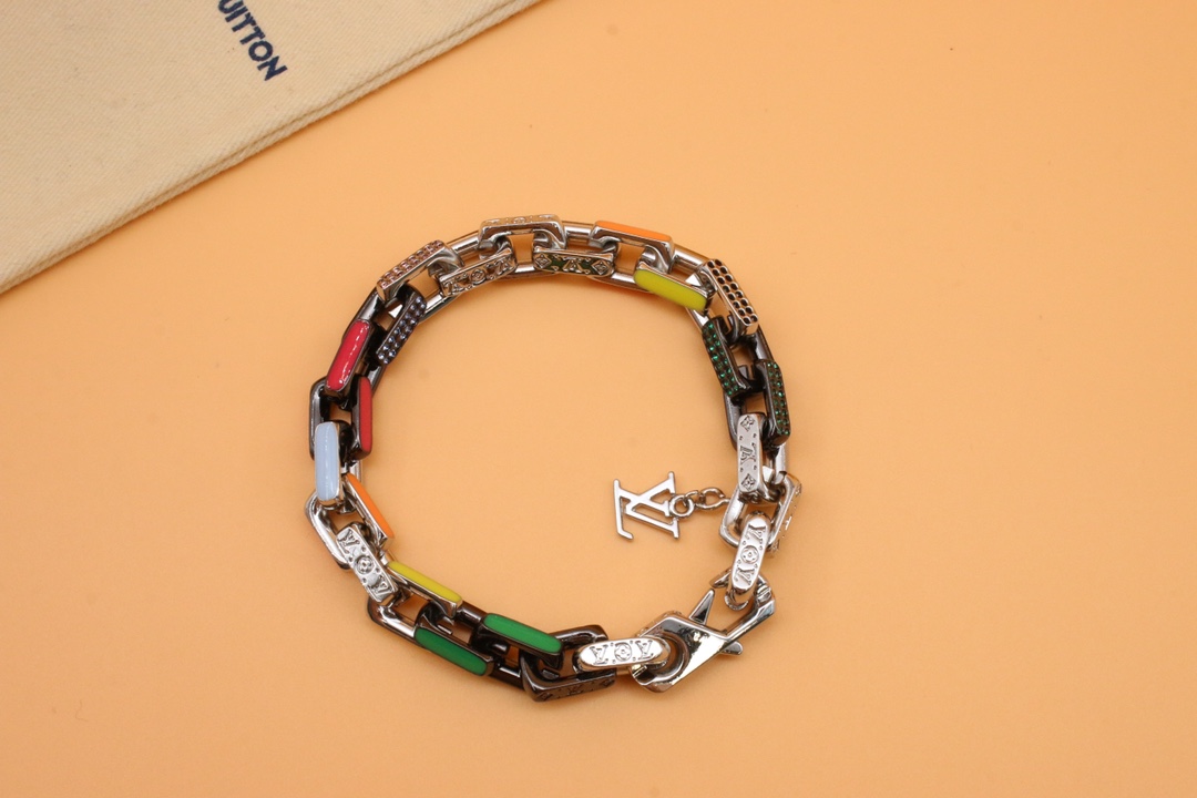 L024  necklace gallery