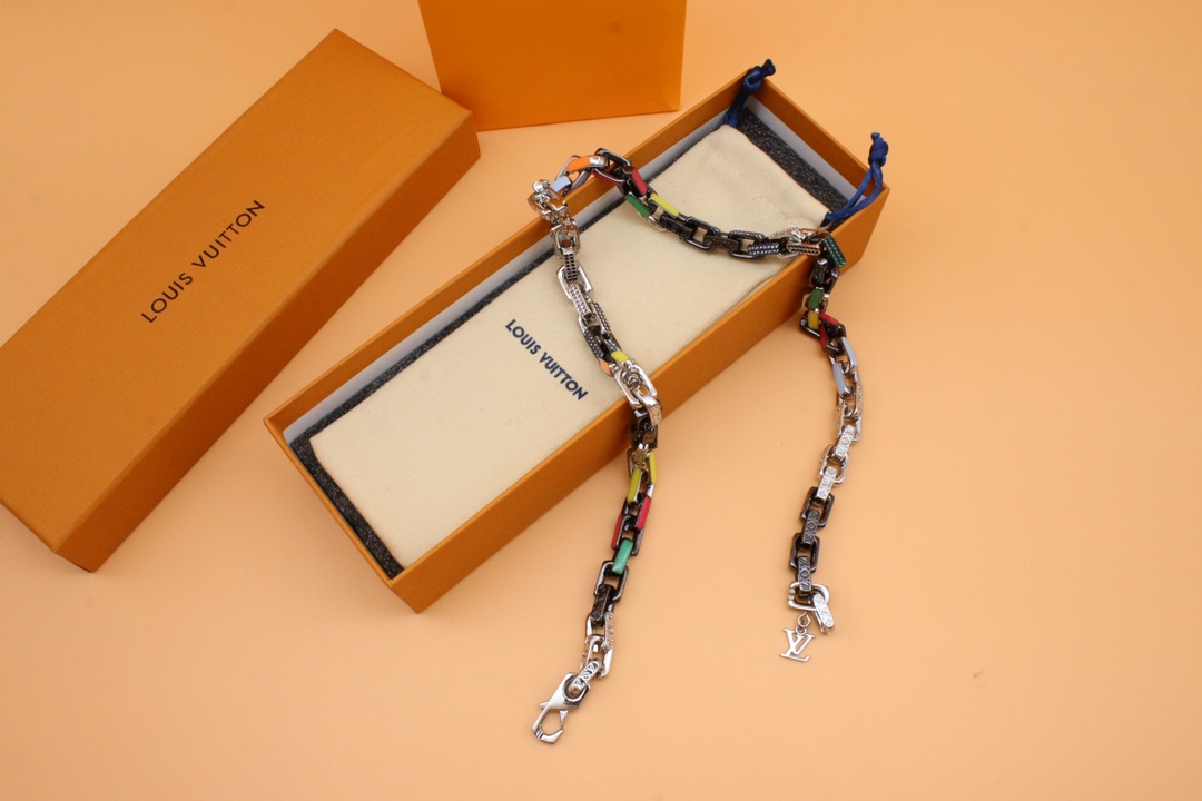 L024  necklace gallery