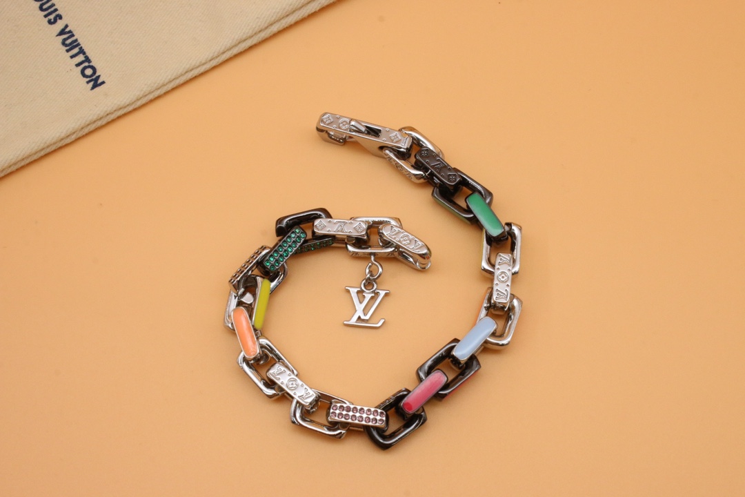 L024  necklace gallery