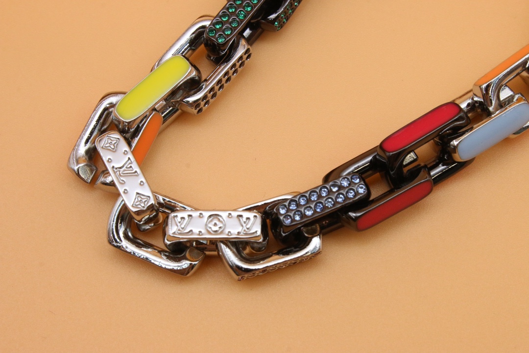 L024  necklace gallery