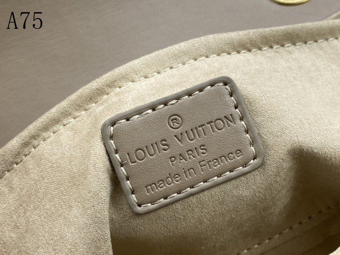 M58550 A75021 M58550灰 58664绿 58549玫红 58549黑 58552白色 尺寸：24x14x9cm gallery