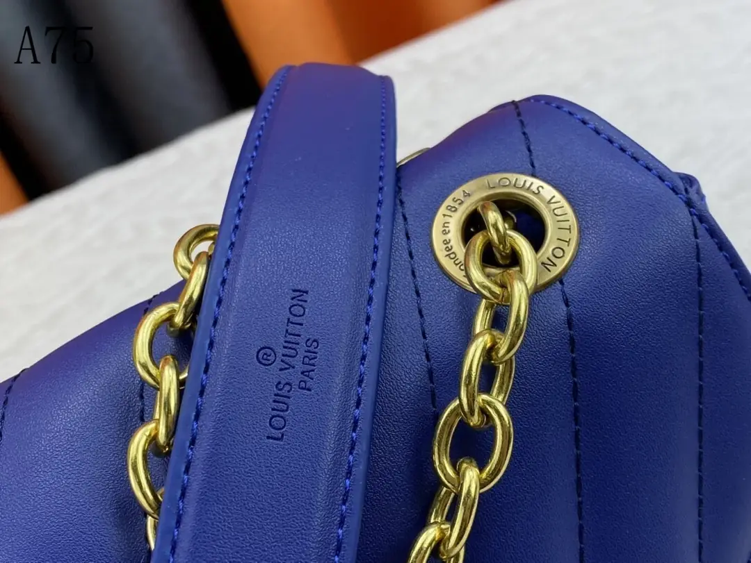 M58550 A75021 M58550灰 58664绿 58549玫红 58549黑 58552白色 尺寸：24x14x9cm gallery